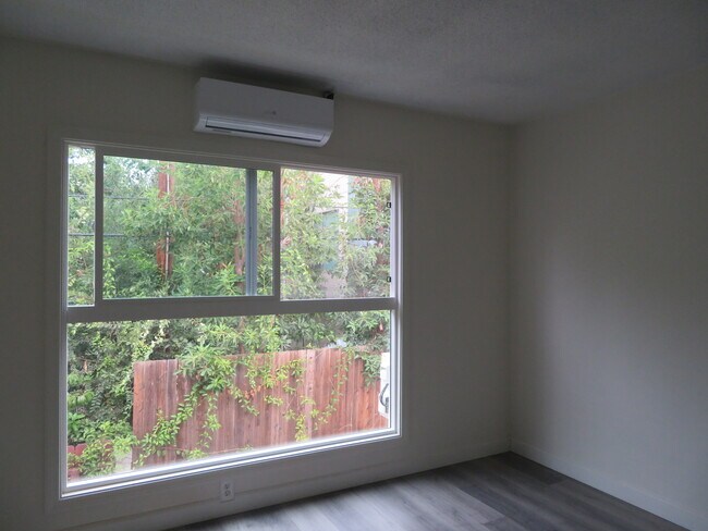 Building Photo - 12121 La Maida St