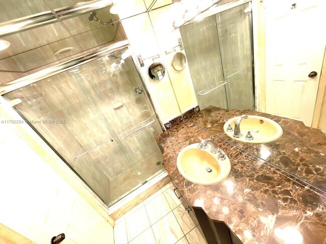 Foto del edificio - 2780 NE 183rd St