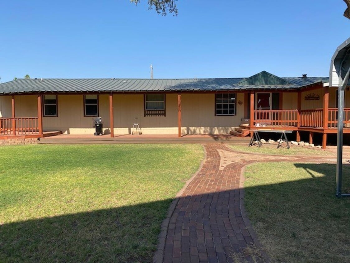 Primary Photo - Idalou Property for lease !!!