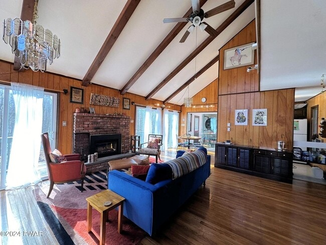 Foto del edificio - 402 Canoe Brook Dr