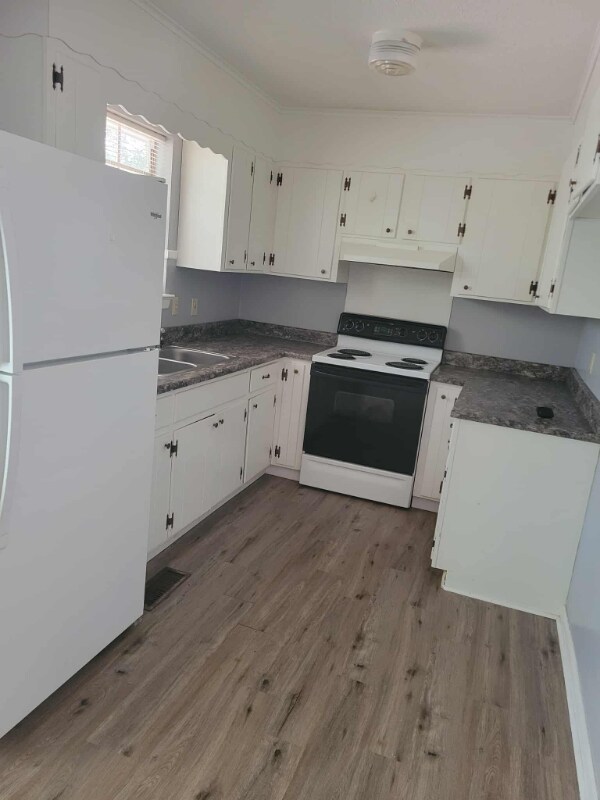 Building Photo - 213 Hilltop Dr