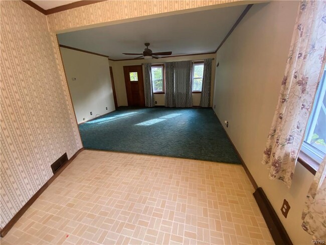 Building Photo - 1689 Skyline Dr