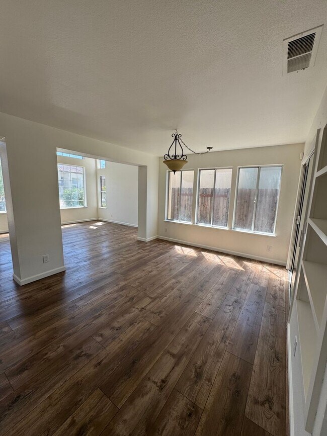 Foto del edificio - Ready to Move? Pet Friendly