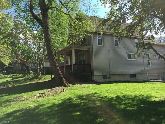 Building Photo - 1 br, 1 bath Duplex - 1300 Hutchins Ave Apt 2