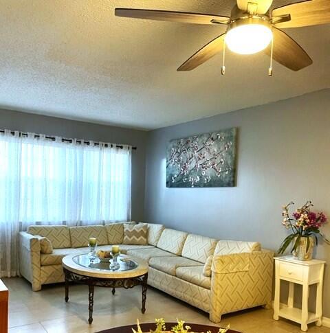 Foto principal - 142 Lake Dora Dr