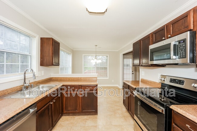 Building Photo - 2175 Lake Royale Dr