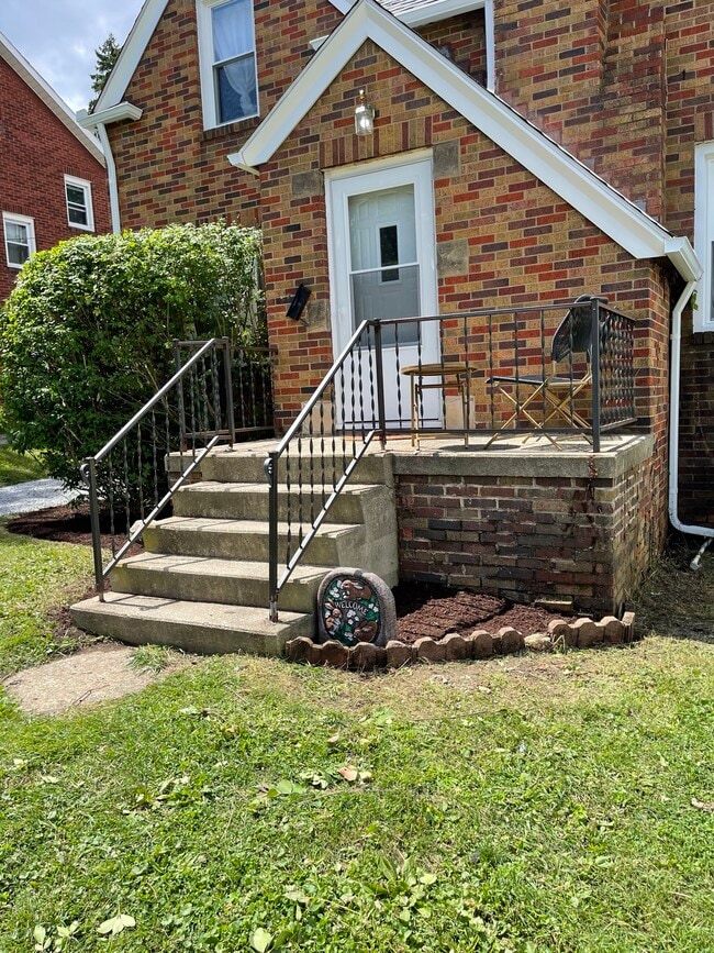 Building Photo - 368 Sturges Ave