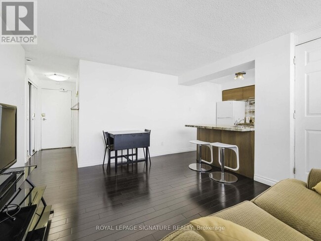 Building Photo - 105-105 McCaul St