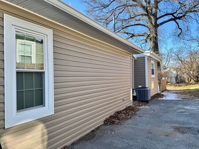 Foto del edificio - 353 Sherman Ave