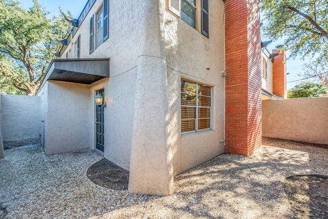 Building Photo - Sedona Townhomes