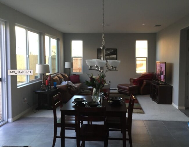 Foto del edificio - Amazing 3/3 + Office (Natomas)!  Please see ad below for viewings!