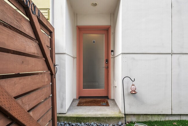 Building Photo - 8601 Delridge Way SW