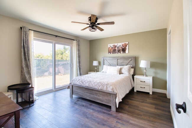 Foto del edificio - 15671 Ridgeway Ave