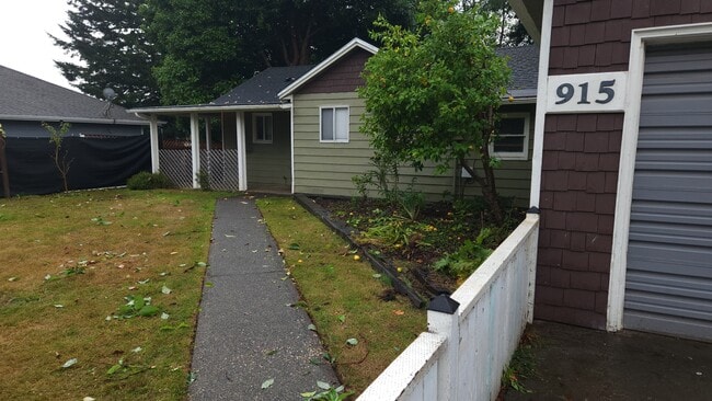 Building Photo - 915 Hassett st