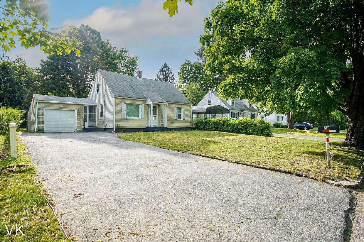 Primary Photo - 4 br, 1.5 bath House - 30 Lumae St