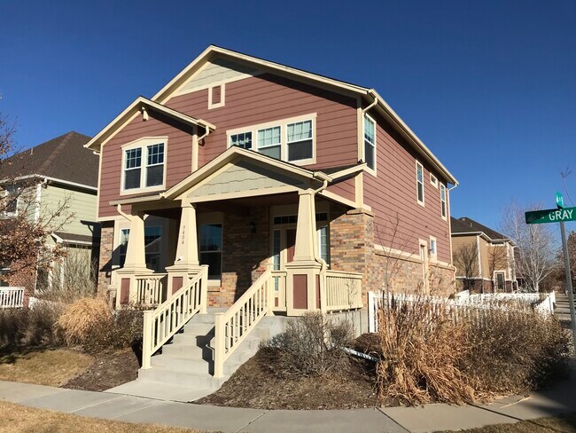 Frente - 9404 Gray CT