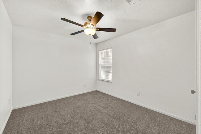 Foto del edificio - 11242 Valley Kings Dr