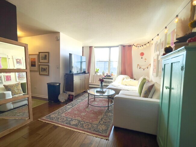 Foto del edificio - 3033 N Sheridan Rd