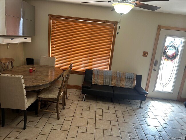 Foto del edificio - 239 Curtin Ave