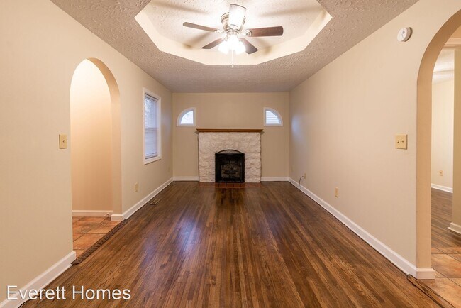 Building Photo - 2 br, 1 bath House - 525 E Cozy St