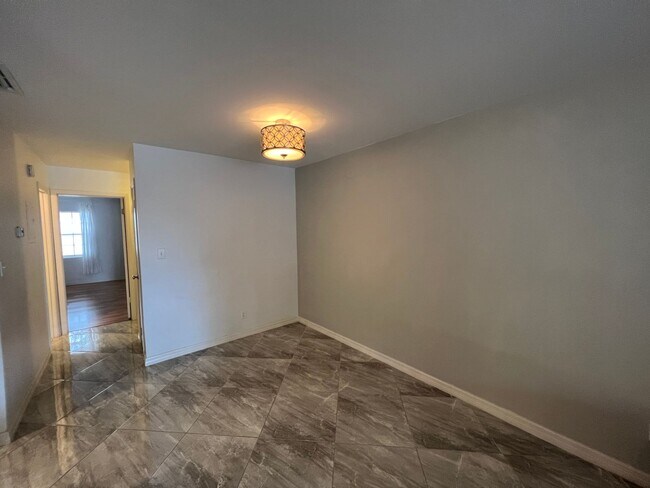Foto del edificio - 1 Bedroom 1 Bath 2nd Floor Condo Available...
