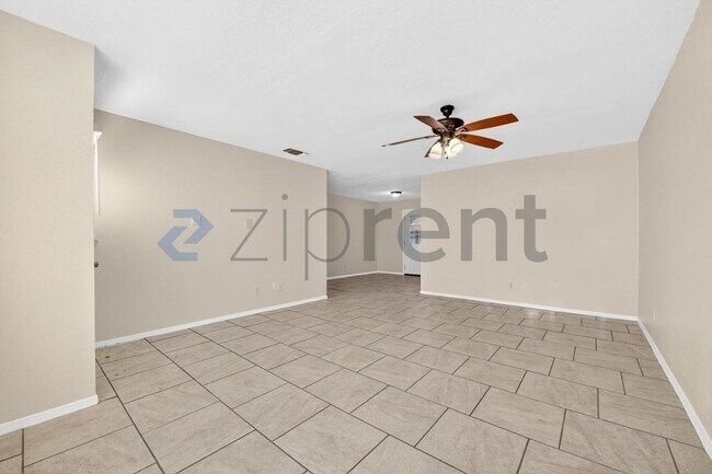 Foto del edificio - 3225 Crites St