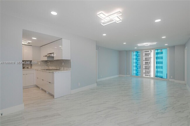 Foto del edificio - 3180 S Ocean Dr