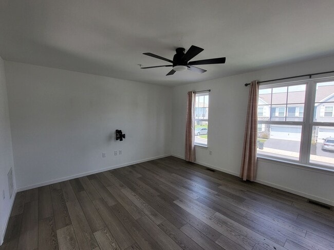 Building Photo - Spacious Modern 3 Bedroom Townhome in Annv...