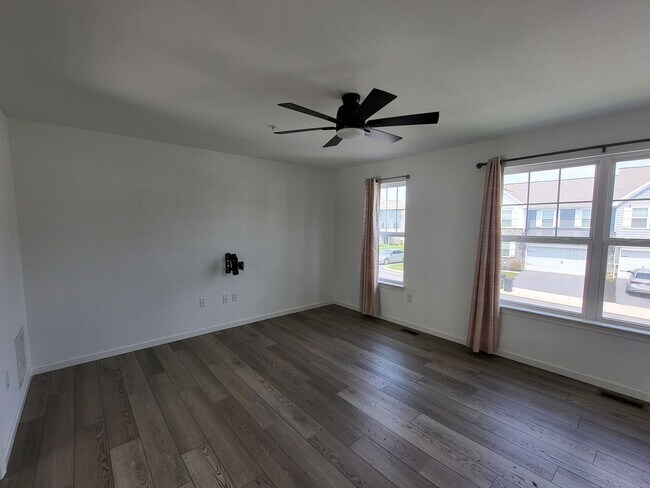 Foto del edificio - Spacious Modern 3 Bedroom Townhome in Annv...