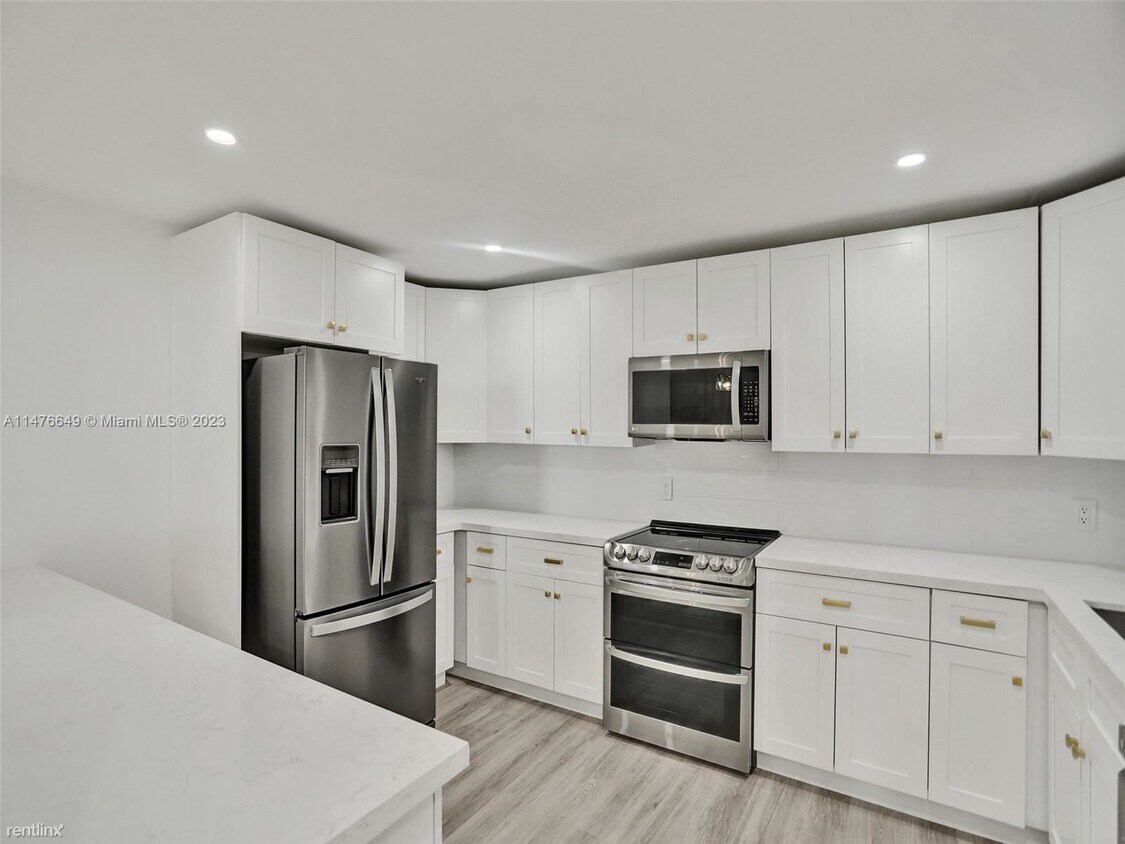 Primary Photo - 3 br, 2.5 bath House - 2500 NE 135th St # ...