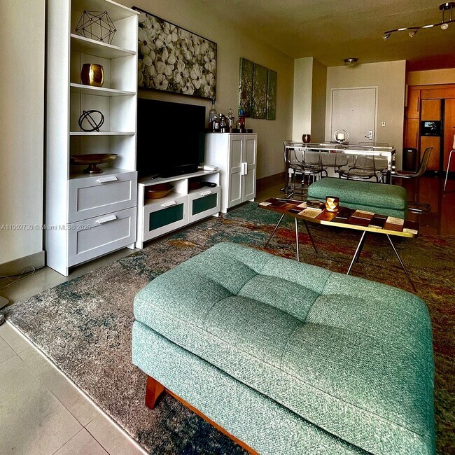 Building Photo - 335 S Biscayne Blvd