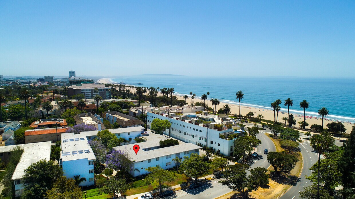 Primary Photo - 138 San Vicente Blvd