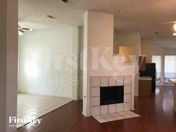 Foto del edificio - 403 Jennifer Ln