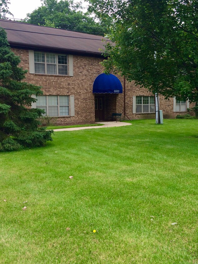 Foto principal - 8689 Macomb St