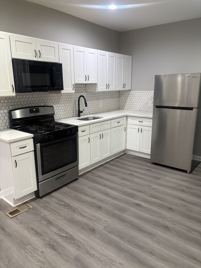 Building Photo - 619 E 29th St