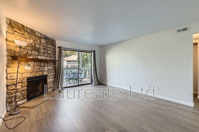 Foto del edificio - 8225 S Fairmount Dr
