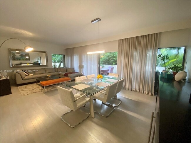 Foto del edificio - 2410 Brickell Ave