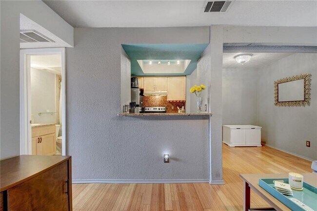 Building Photo - 3627 Menchaca Rd