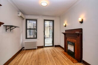 Building Photo - 2050 Av. Claremont