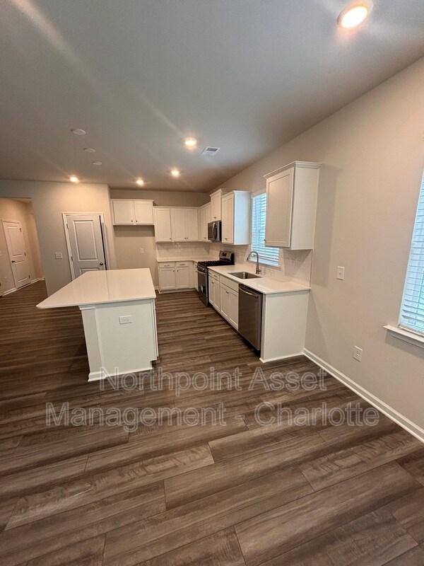 Foto del edificio - 138 Parkwood Ct