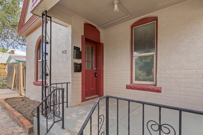 Building Photo - 912 W 13th St