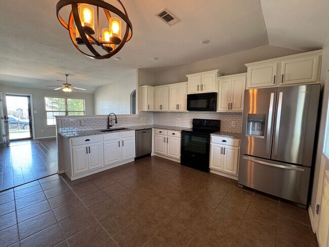 Building Photo - Adorable 3 Bedroom, 2 Bathroom Home for Rent!