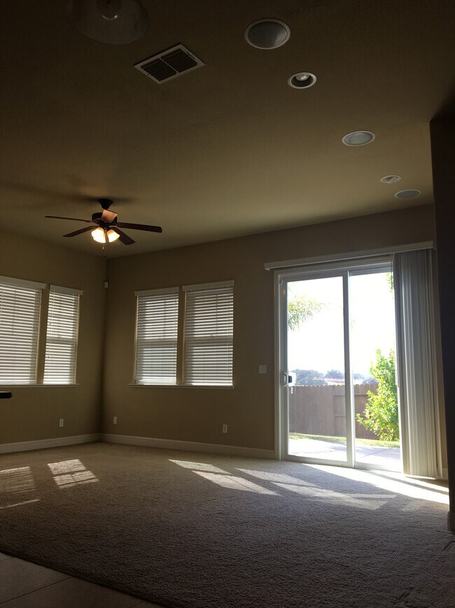 Foto del edificio - Gorgeous Folsom Home close to shopping,schools, and more!