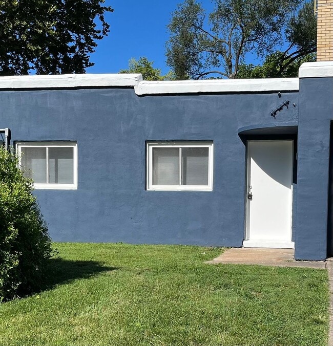1 Bedroom with Garage in Alton - 1 Bedroom with Garage in Alton House