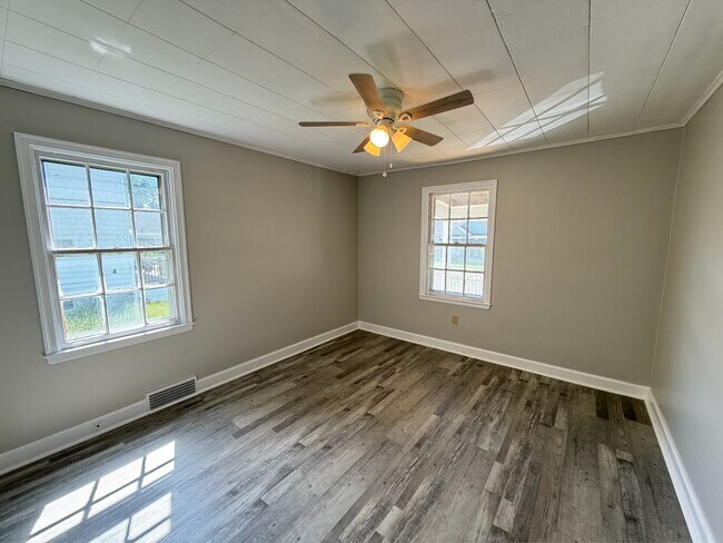 Building Photo - 1192 Haeberle Ave