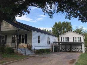 Building Photo - 704 W Robb Ave Building Photo - 704 W Robb Ave