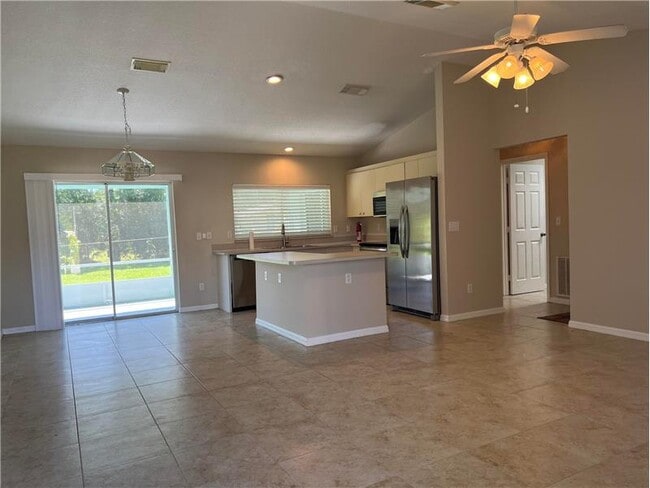 Building Photo - 2847 SW South Calabria Cir
