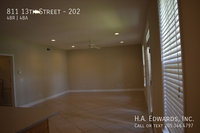 Building Photo - 811 13th St