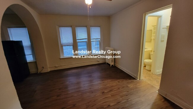Foto del edificio - 6818 N Wayne Ave