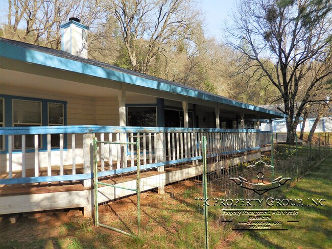 Foto del edificio - 16573 Auburn Rd